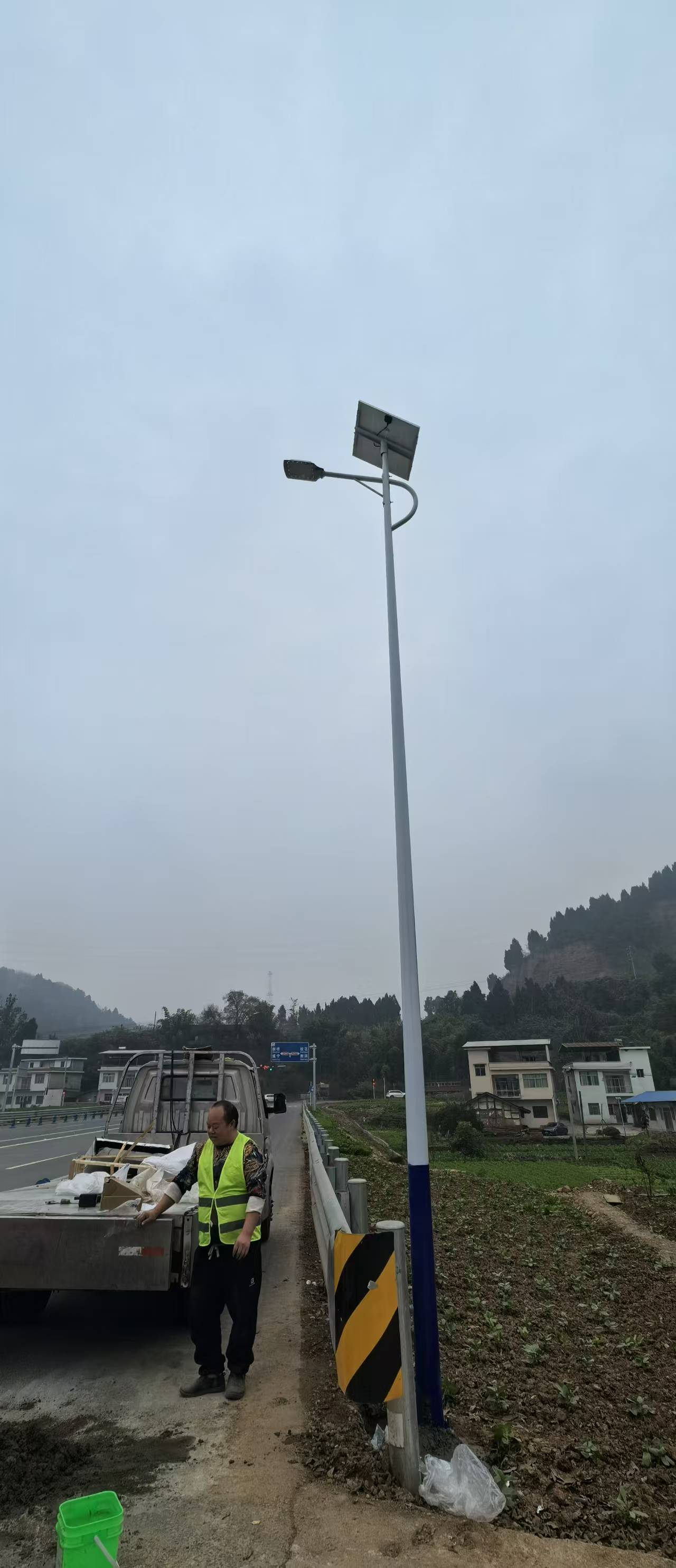 遂宁新桥镇黄连沱8米海螺臂太阳能路灯